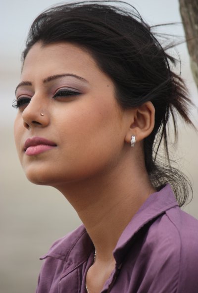 bangle Tanzika Amin Actress