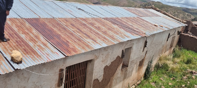 Ocuri Bolivien: Auch hier wie sollte es anders sein wartet viel Arbeit auf mich. Ich soll wie Padre Dietmar nicht nur Priester sondern auch Baumeister sein.