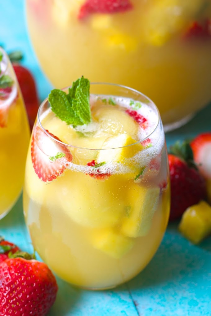 Sparkling Pineapple Strawberry Punch  #pineapple #drink 