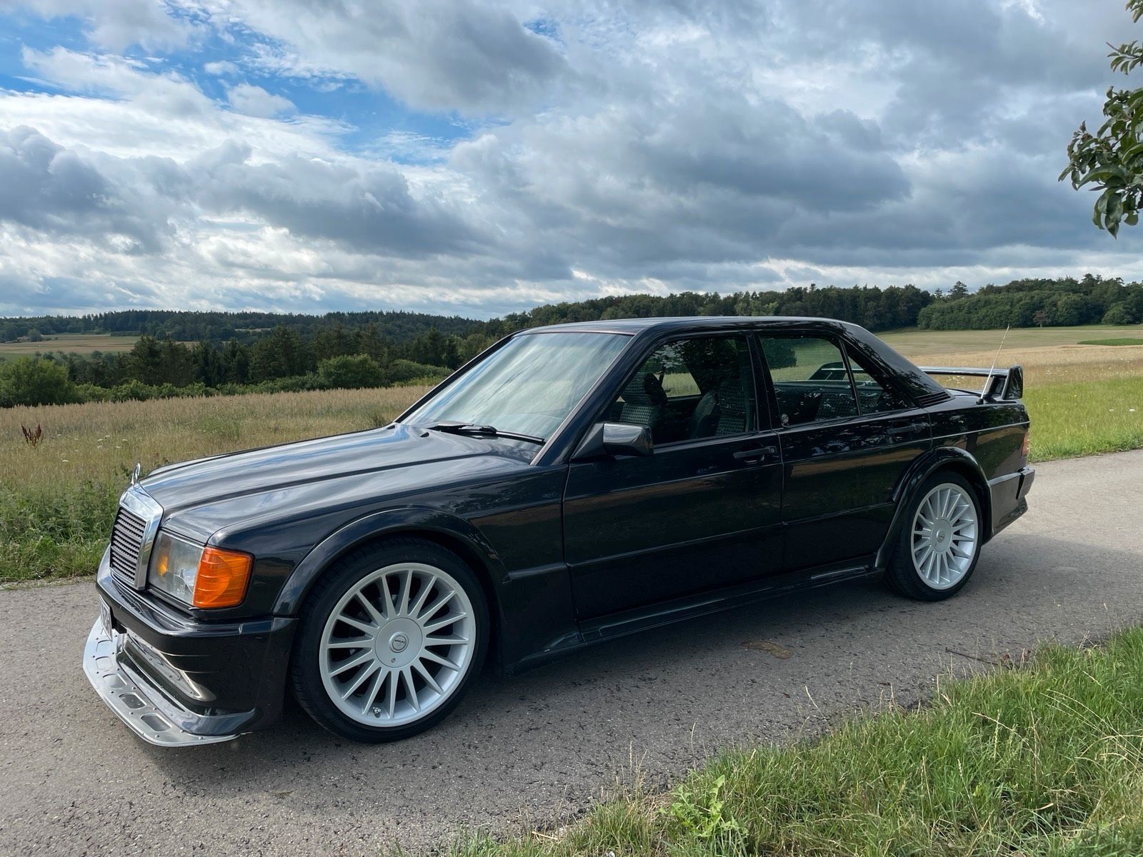 Tribut an die DTM-Legende: Der beeindruckende Mercedes 190E 2.3 EVO 1 DTM Replica