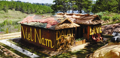Độc đáo ngôi nhà có mái đắp hình bản đồ Việt Nam