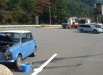 Rover mini Cooper のオーバーヒート停車中