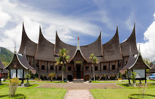 Rumah Adat di Indonesia gadang