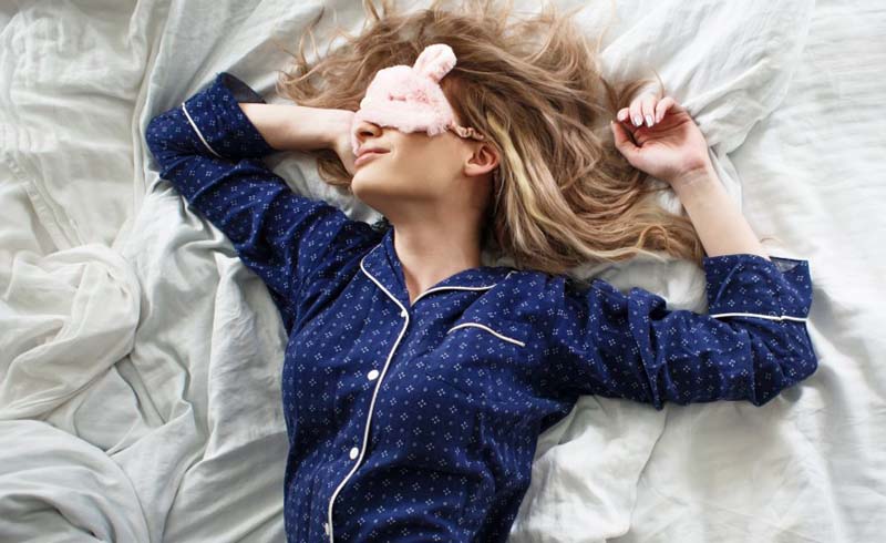 This is how you can prevent puffy eyes while sleeping