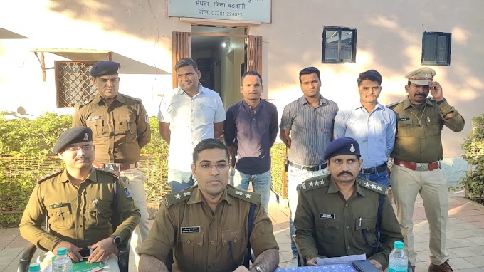 सेंधवा शहर पुलिस द्वारा माईक्रोस्कोपिक तरीके से विवेचना कर वाहन एक्सीडेंट मे छिपे मर्डर का किया पर्दाफाश*।  Sendhwa city police exposed the murder hidden in the vehicle accident by analyzing it microscopically.