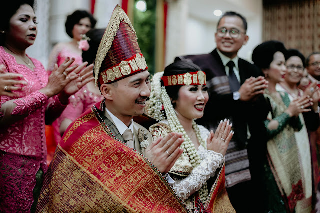 PAKET PERNIKAHAN ADAT BATAK,ULOS,MARTUPOL, JASA PHOTOGRAPHY WEDDING JAKARTA DEPOK BOGOR BEKASI TANGERANG