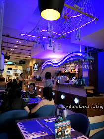 Eagle-Wings-Loft-Cafe-King-Albert-Park-Singapore