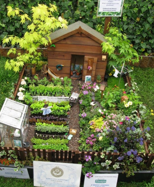 TURN YOUR GARDEN INTO A MAGICAL PLACE WITH THIS DREAMY FAIRY COTTAGES
