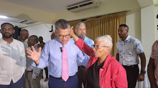 Carlos Peña promete en Elías Piña pensiones a todos los dominicanos de 60 años en adelante.