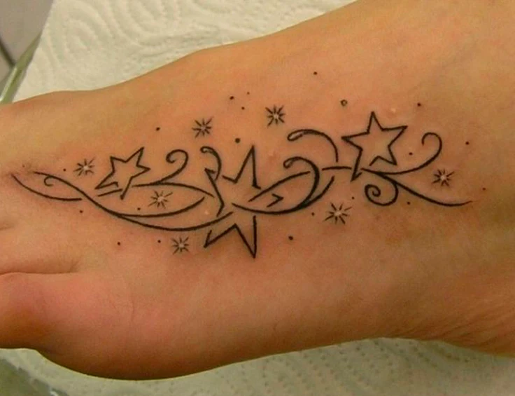 Tatuajes de tres estrellas para chicas