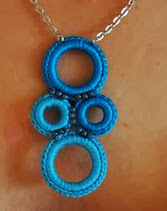 http://translate.googleusercontent.com/translate_c?depth=1&hl=es&rurl=translate.google.es&sl=en&tl=es&u=http://www.cre8tioncrochet.com/2012/04/crochet-ring-necklace/&usg=ALkJrhg0OEKGUqa4y9c2oXdDnvX3I5lyxg