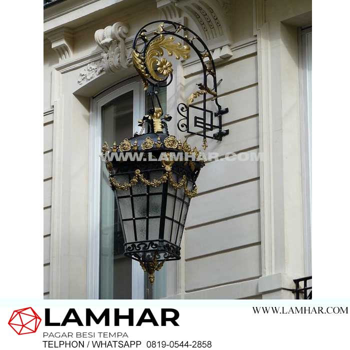 Lampu antik besi tempa