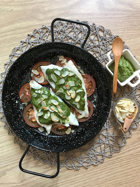 dorada al horno con pesto y tomate receta