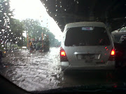 VIDEO YOUTUBE BANJIR JAKARTA 17 JANUARI 2013 Kumpulan Foto Hujan Banjir .