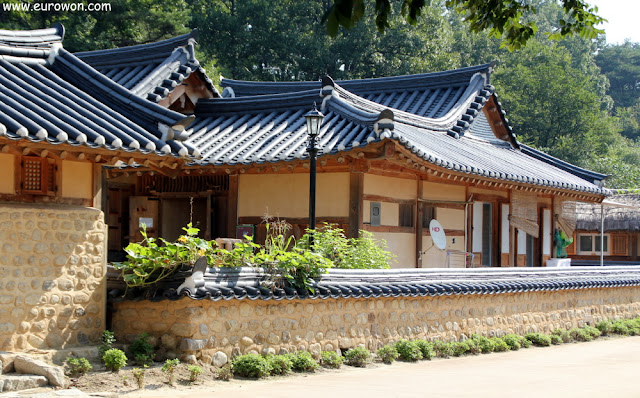 Hanoks en la aldea Museom de Corea