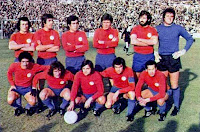 U. D. SALAMANCA. Temporada 1976-77. Pedraza, Tomé, Lanchas, Bustillo, Juanjo y D'Alessandro. Juanito, Alves, Ameijenda, Enrique y Galleguillos. REAL MADRID C. F. 0 U. D. SALAMANCA 1 Domingo 16/01/1977, 16:30 horas. Campeonato de Liga de 1ª División, jornada 18. Madrid, estadio Santiago Bernabéu. GOLES: 0-1: 62’, João Alves.