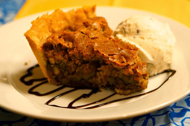 EGGS, MAMA'S KENTUCKY DERBY PIE, CNOLA OIL, MAKER MARK BOURBON, VANILLA EXTRACT , SUGAR, FLOUR, LIGHT BROWN SUGAR, BUTTER, TOASTED PECANS, SEMI SWEET CHOCOLATE CHIPS , PIE CRUST