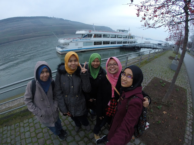 Rhine river, Bingen am Rhein, Germany