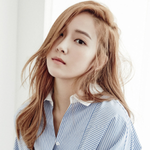 Jessica Jung Dikontrak Ekslusif Model J. Estina Red