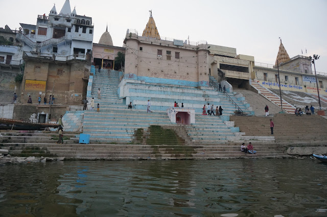 Menikmati Varanasi di tepian Sungai Gangga