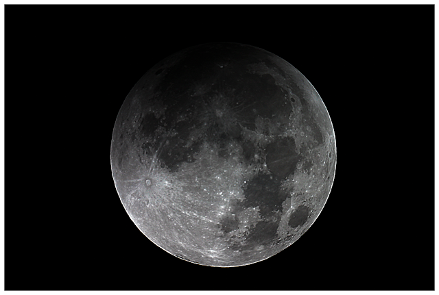 28.09.2015 - Całkowite zaćmienie Księżyca - faza zaćmienia półcieniowego