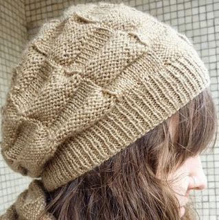 http://lacalledelaabuela.blogspot.com.es/2014/02/gorro-con-aguja-circular.html