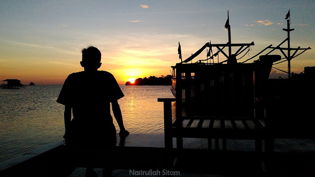 Menatap senja di ujung Dermaga Mrican, Karimunjawa