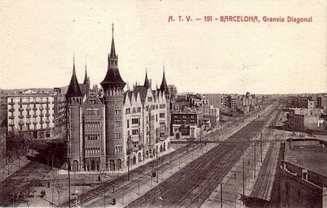 Casa de le Punxes, Avenida Diagonal (1905, Puig i Cadafalch)