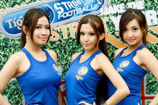Essanne Yuxuan Singapore Sexy Model Sexy Blue Dress Tiger Beer Advertising 8