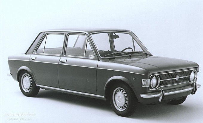 And now without further ado I present to youthe 1972 Fiat 128 saloon