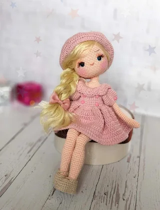 Barbie Amigurumi Doll - Pink Beret and Peter Pan Collar Outfit
