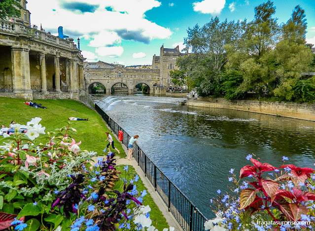 Parade Gardens e Pulteney Bridge, em Bath, Inglaterra