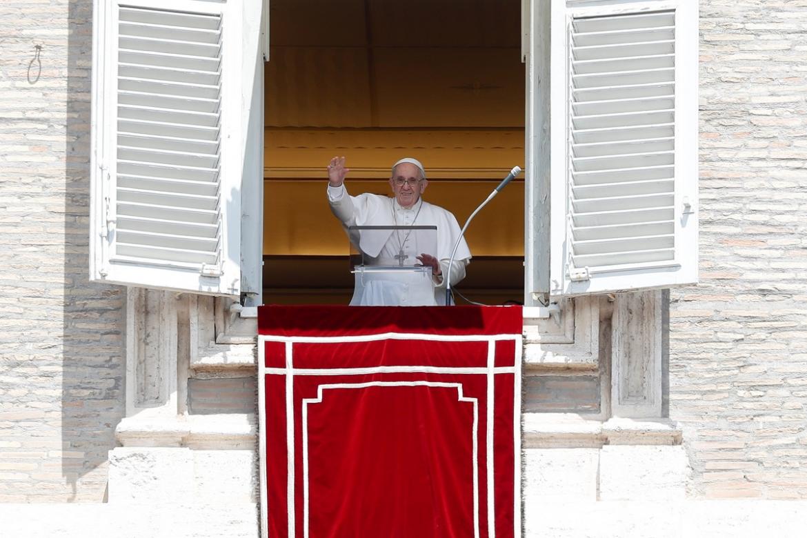 Alerta máxima en el Vaticano: interceptaron una carta con tres balas que iba dirigida al Papa Francisco