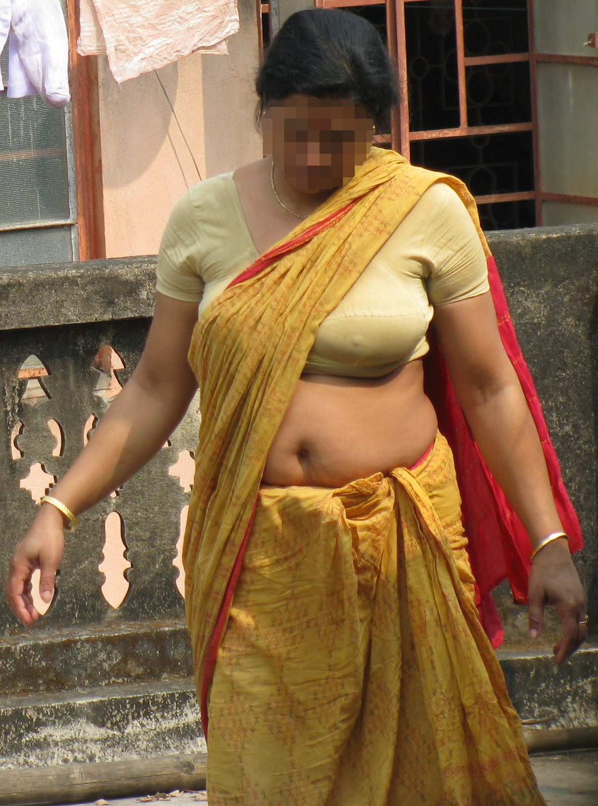 Enjoy Indian Real Life: kamwali bai down blouse
