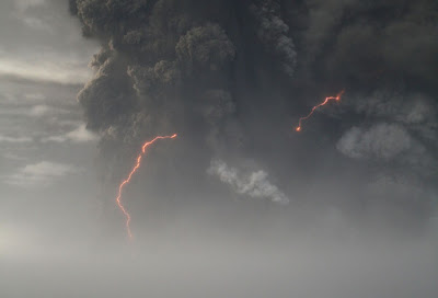 Iceland's Grimsvotn Volcano Erupts Again Seen On lolpicturegallery.blogspot.com