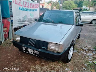 Dijual butuh Fiat uno 70sL 1300cc surat2 kumplit pajak Hidup 