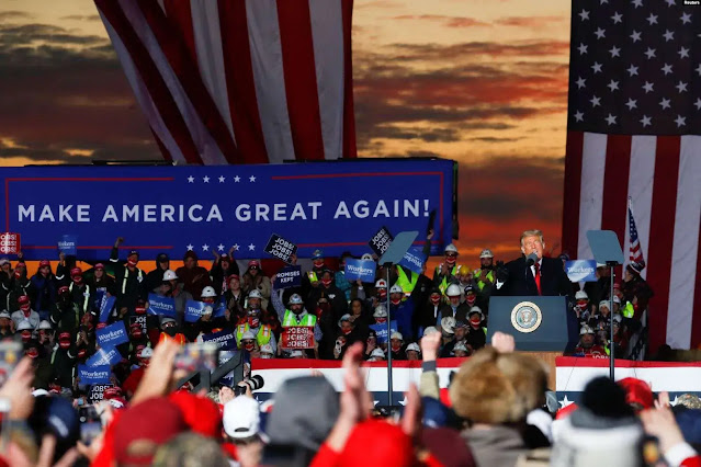 Trump Melakukan Upaya Terakhir untuk Mendapatkan Pemilih