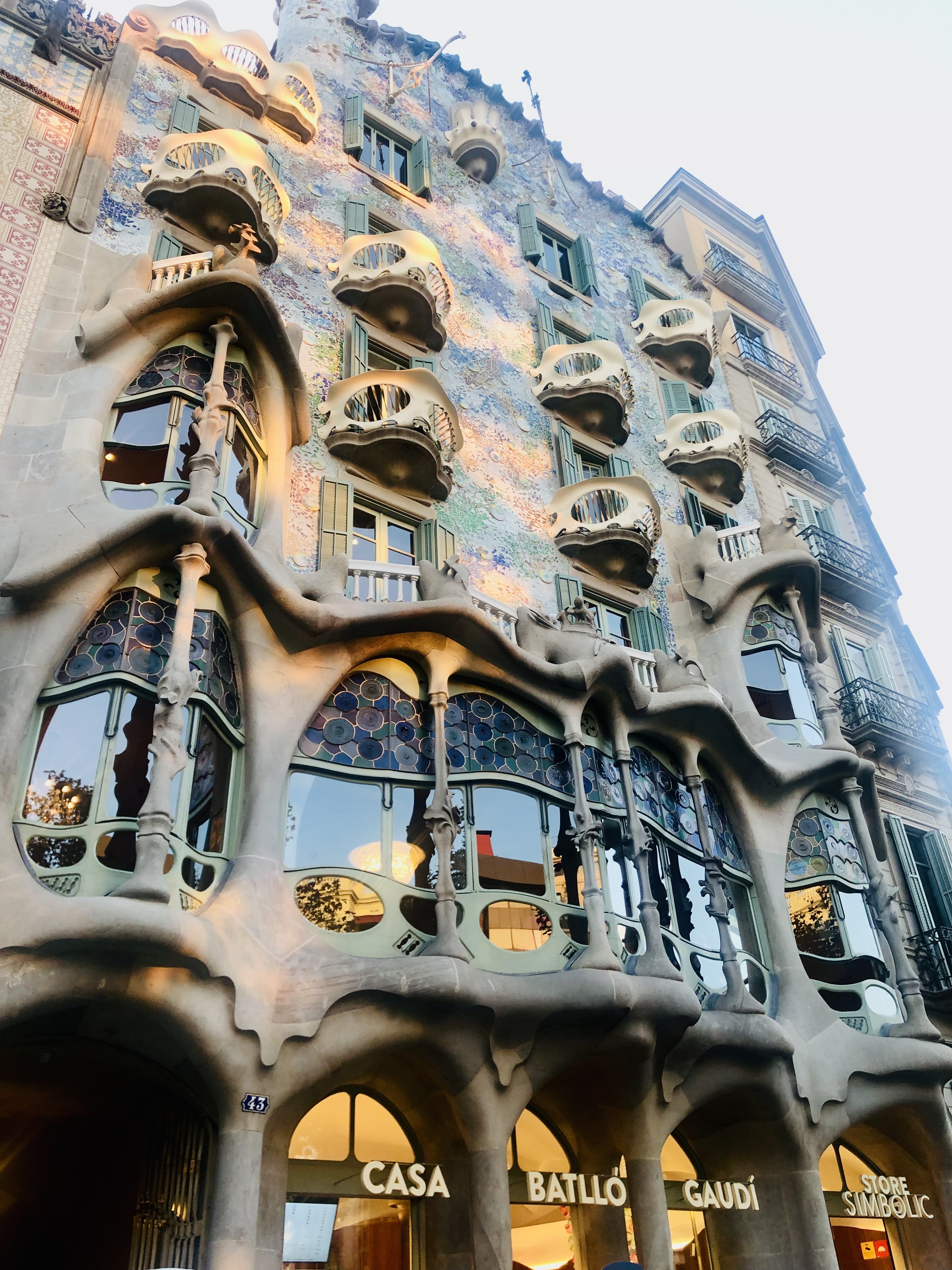 Casa Batlao Gaudi Barcelona Be Carol