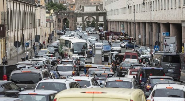 Roma: 254 ore l’anno perse nel traffico