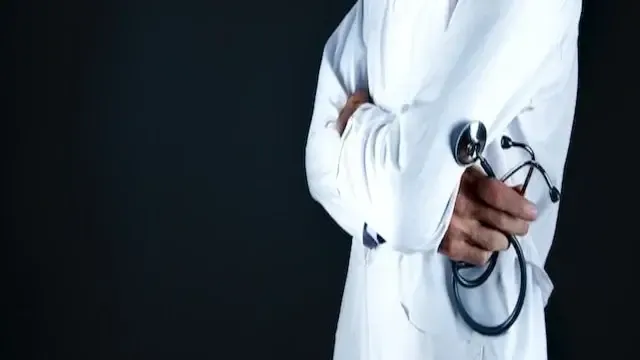 أكثر 10 دول لديها أكبر عدد من الأطباء لكل فرد