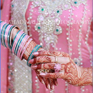 mehndi hands