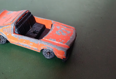 Anos 80 , miniatura de metal carrinho cor de laranja , marca Alfema norte - 6cm   R$ 12,00
