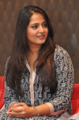 Anushka latest glamorous photos-thumbnail-2