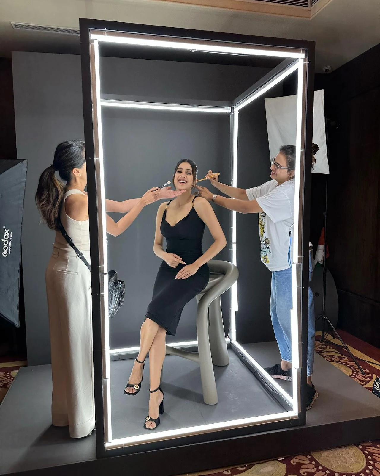 janhvi kapoor black dress curvy body