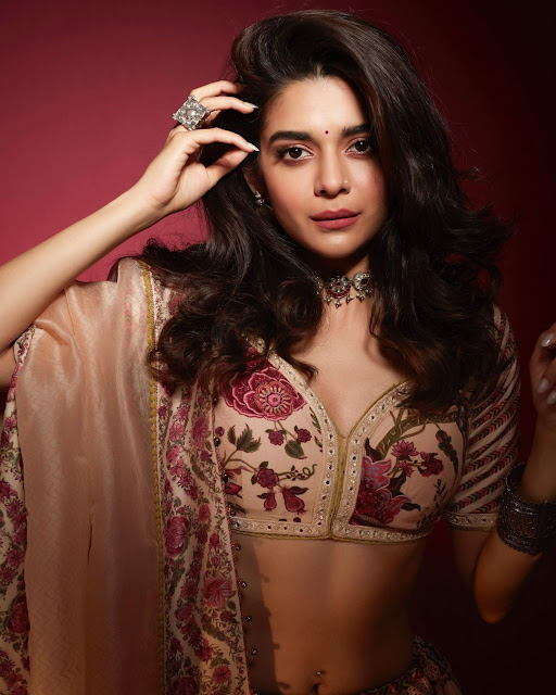 Mithila Palkar Photos