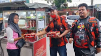 Ketua Ranting Pemuda Pancasila Desa Bandar Klippa Bagikan Takjil Dan 500 Nasi Kotak