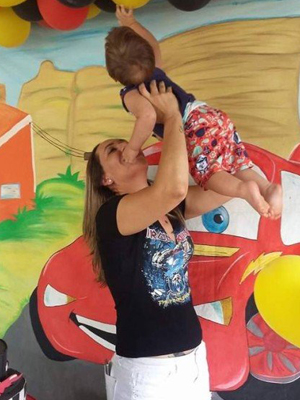 'Peguei meu filho e achei que estivesse morto', diz mãe de criança dopada em creche