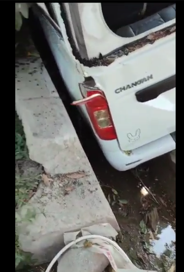 NUEVO IMPERIAL  MINI VAN  SE DESPISTA EN EL ARCO DE NUEVO IMPERIAL