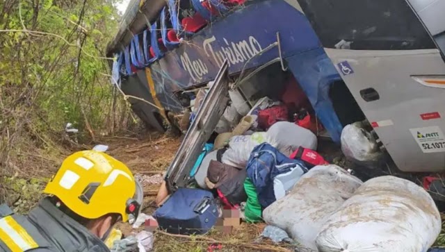 Ônibus de empresa de turismo de Monte Santo tomba no Estado de MG, deixa três mortos e 11 feridos