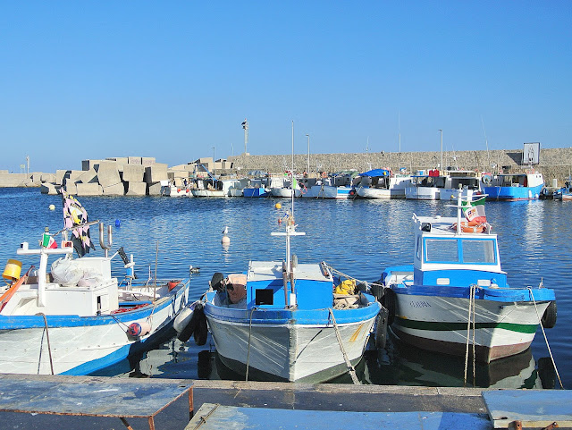 łodzie, statki, kurty port Isola Delle Femmine Palermo, Sycylia
